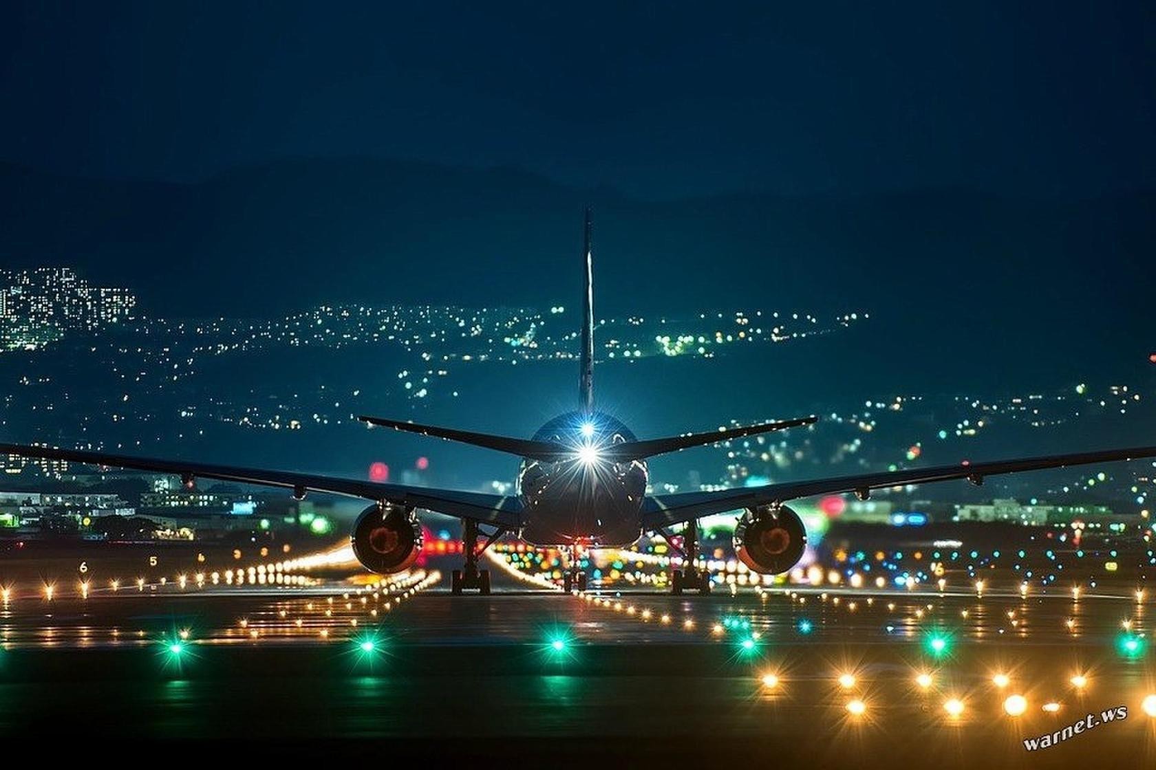 Самолет ночью