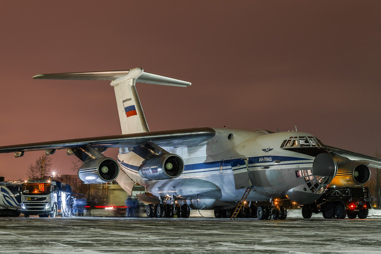 Транспортный самолет. Ил 76 ВТА. Ил-76 военно-транспортный самолёт. Военный грузовой самолет ил 76. Самолет ил 76 транспортник.