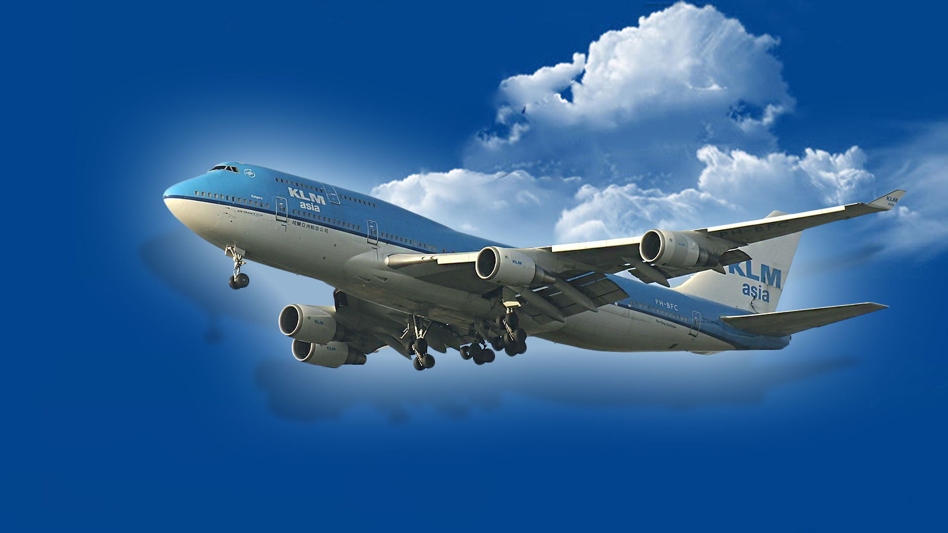 Самолет кз. Самолёт Боинг 747. Боинг 747 Дримлайнер. Дальнемагистральный Boeing 747.. Боинг 747 взлет.