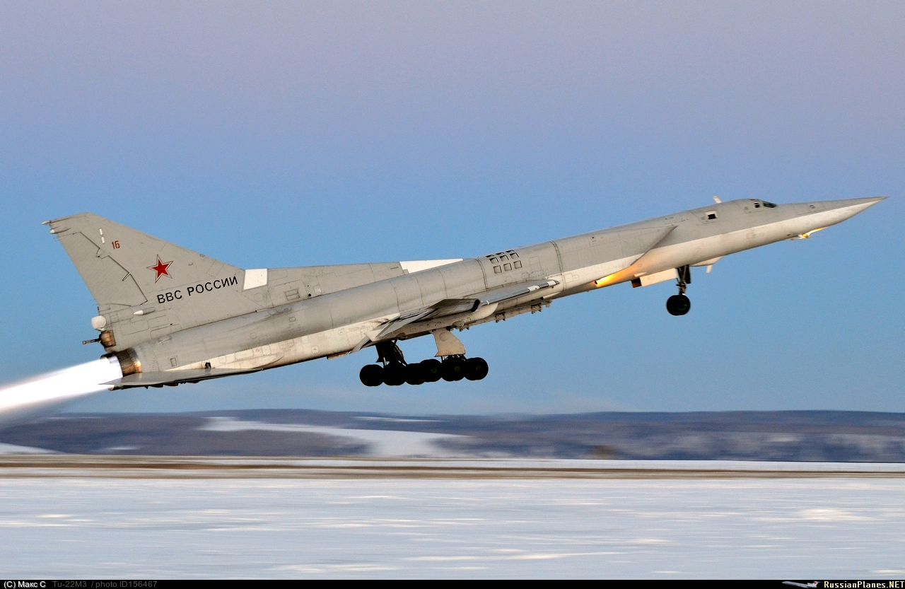 Самолет ту 22м3 фото характеристики. Ту-22м3. Ту-22м3 сверхзвуковой самолёт. Сверхзвуковой бомбардировщик ту-22м3. Ту-22м3 Дальний бомбардировщик.