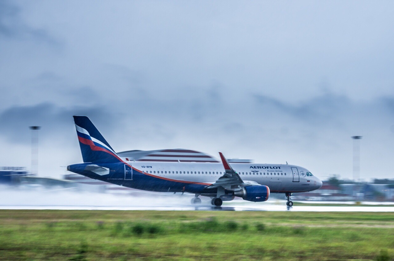 Aeroflot's. Аэрофлот - российские авиалинии. Аэрофлот взлет самолета. Красивый самолет Аэрофлот. Самолет Аэрофлот взлетает.