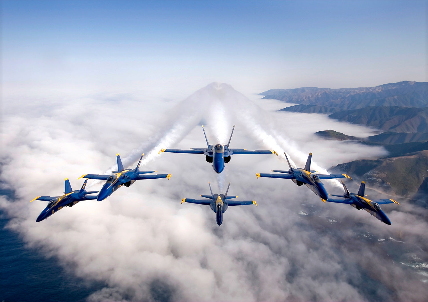 Несколько самолетов в небе. Военная Авиация. Боевые самолеты. Русские военные самолеты в небе. Самолеты ВВС.