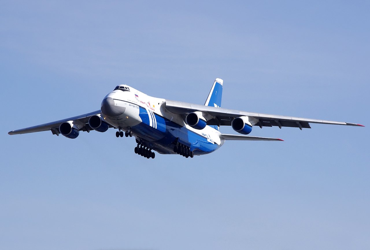 Большие российские самолеты. Грузовой самолёт АН-124. АН 124 100.