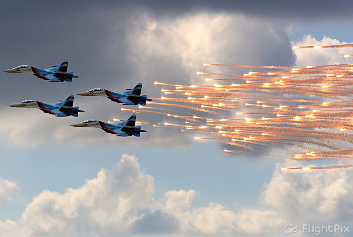 Русские военные самолеты в небе