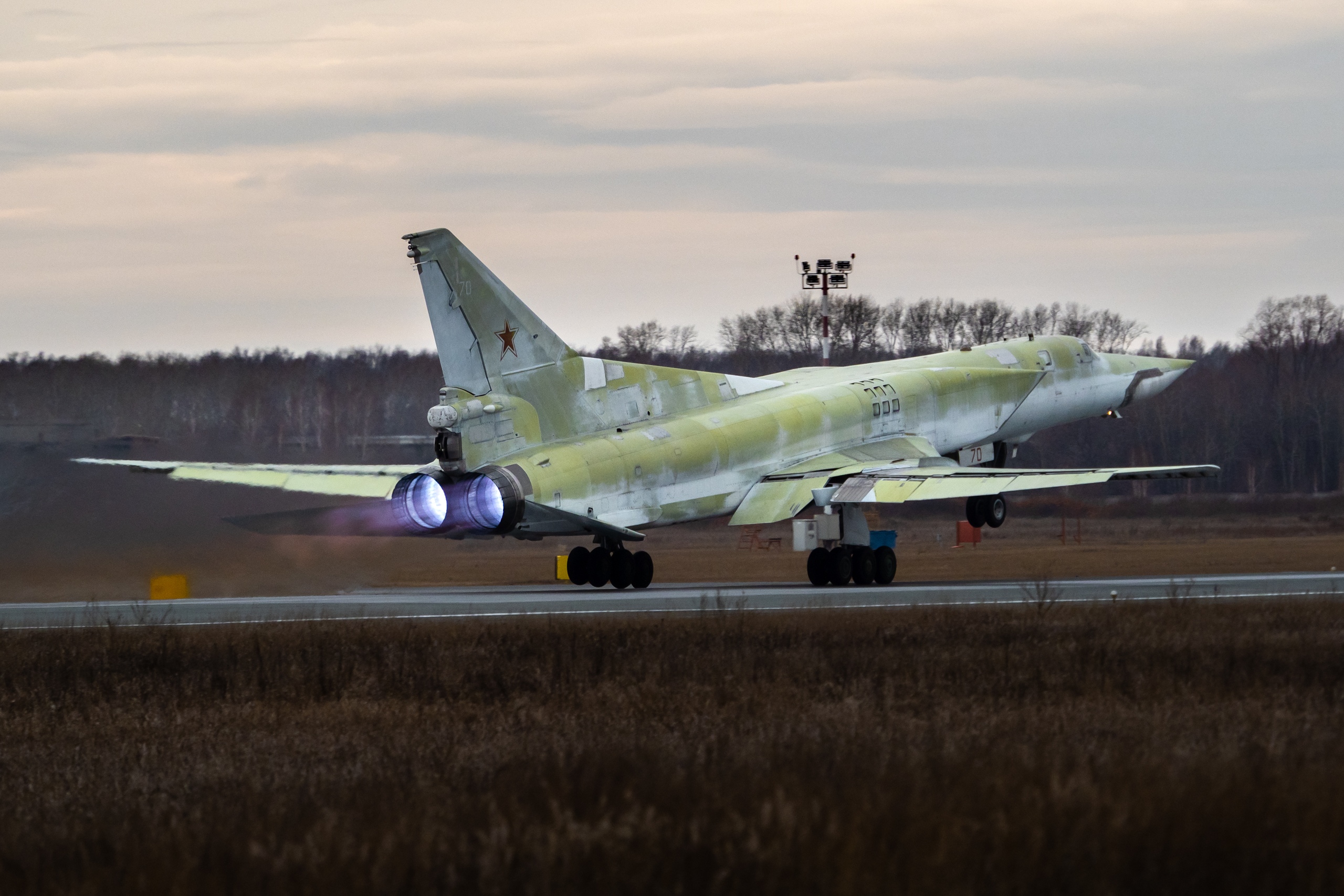 Ту 22м сверхзвуковой самолет вооружение. Ту-22м3. Ту-22м3 Backfire. Самолёт ту-22м3. Ту-22м сверхзвуковой самолёт.
