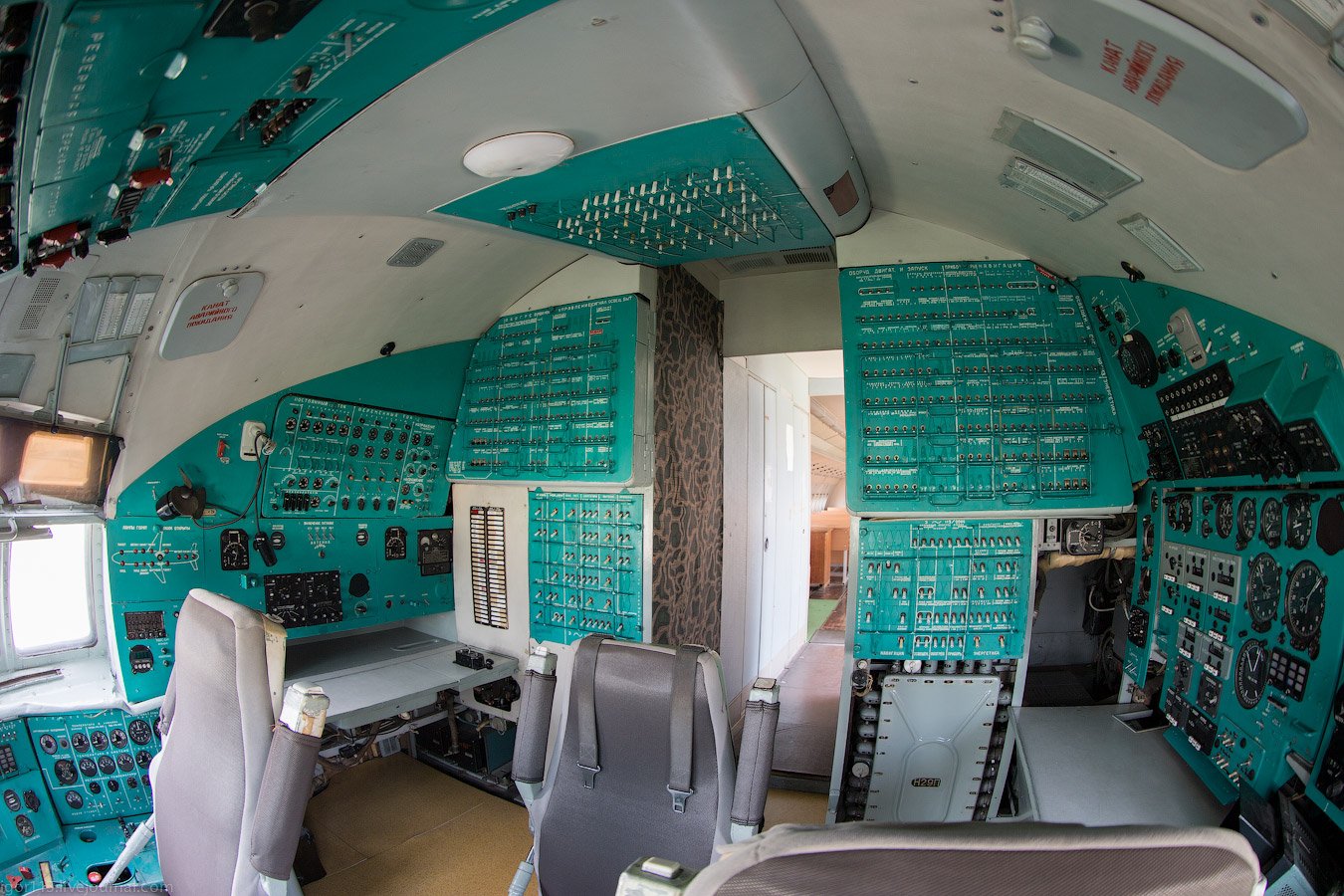 Самолет без экипажа. Ил-62 кабина. Ил-62 кабина штурмана. Ил-62 панель штурмана. Ил-62 салон и кабина.