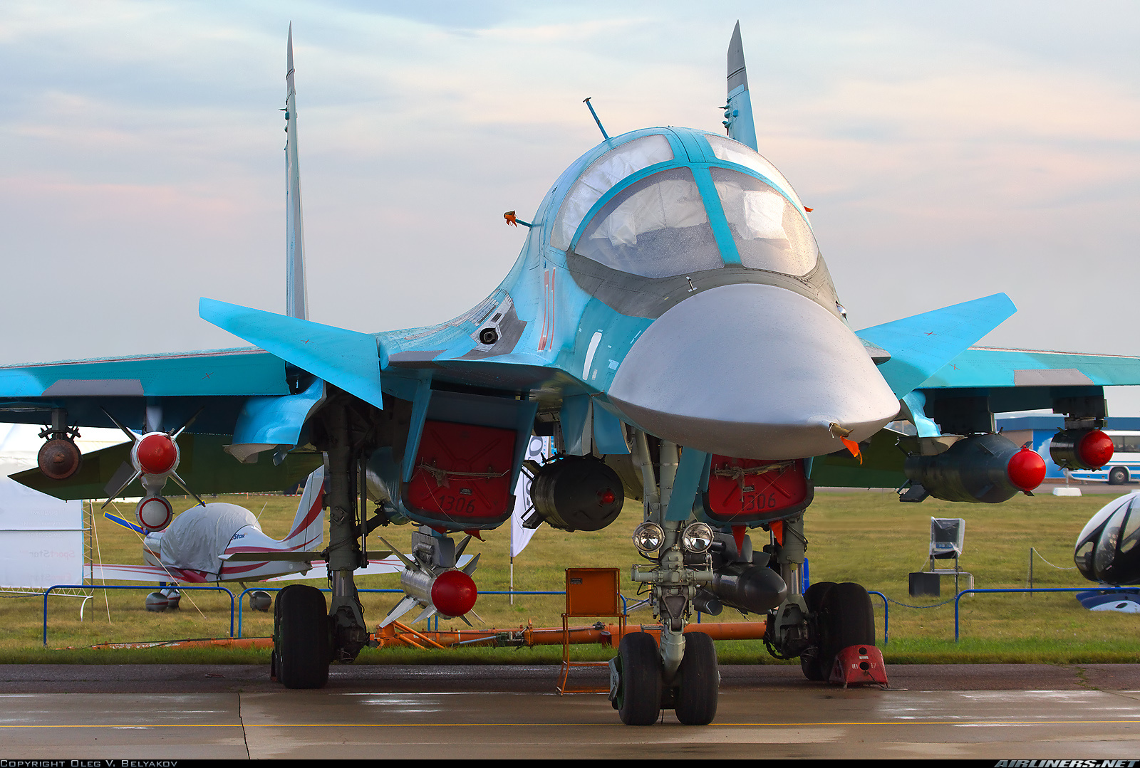 К какой авиации относится самолет су 34. Су 34. Су-27 Бесовец. Су-34 вооружение. Боевая нагрузка Су-34.
