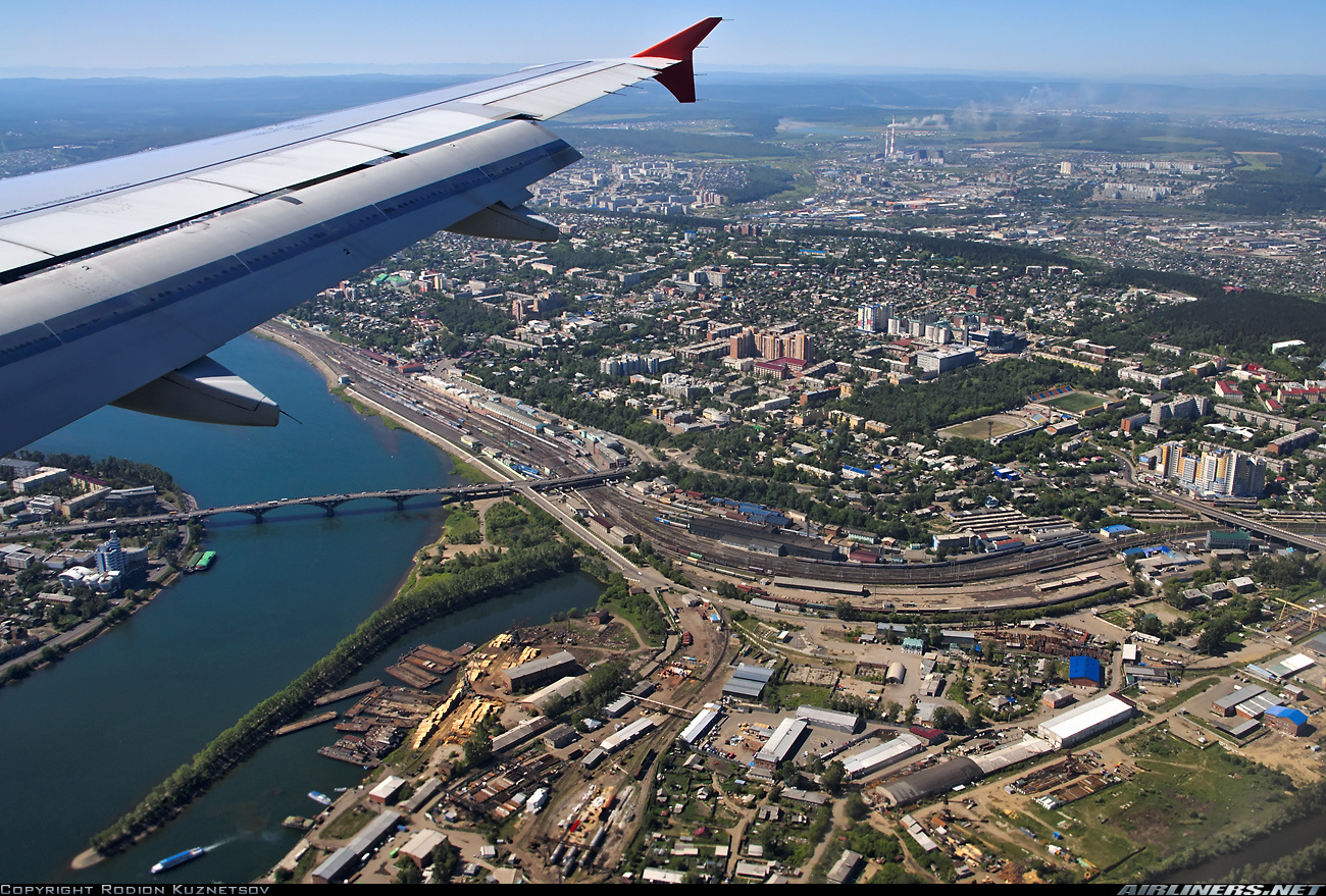 Самолет Красноярск. Аэропорт Иркутск с высоты. Иркутск вид с самолета. Аэропорт Иркутск вид сверху.