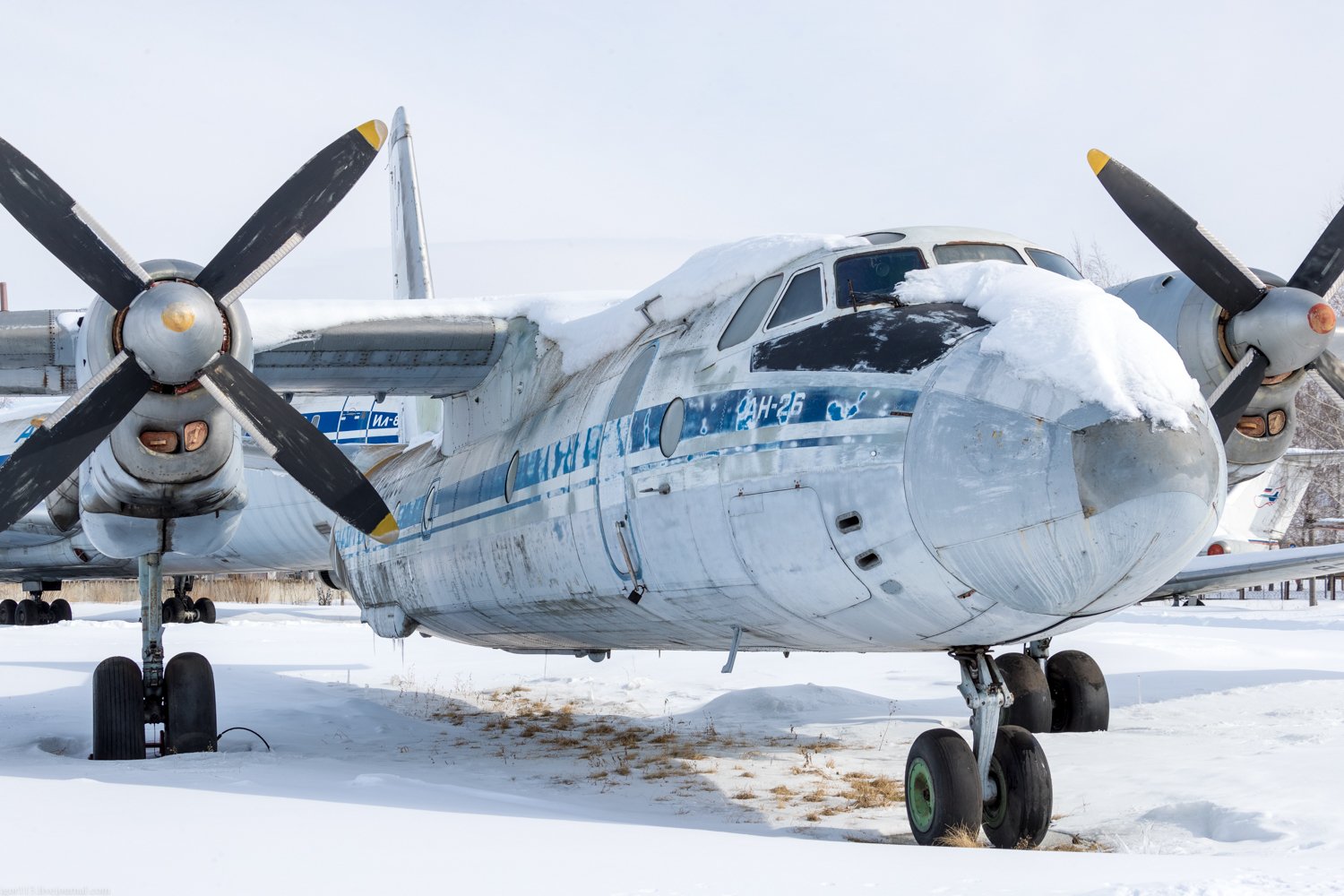 Ан 26. АН-26 военно-транспортный самолёт. АН 26 Штурмовик. АН 26 самолет. Винт АН 26.