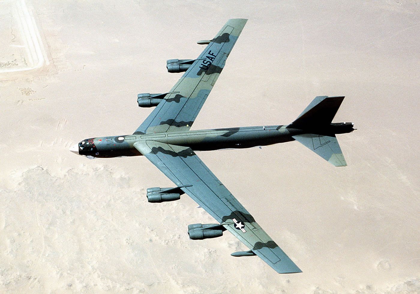 Картинка бомбардировщика. B 52 бомбардировщик. Б 52 Стратофортресс. B52 самолет. B52 истребитель.