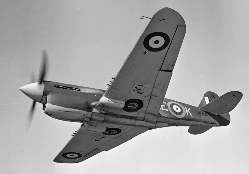 Curtiss p-40 Warhawk в черном