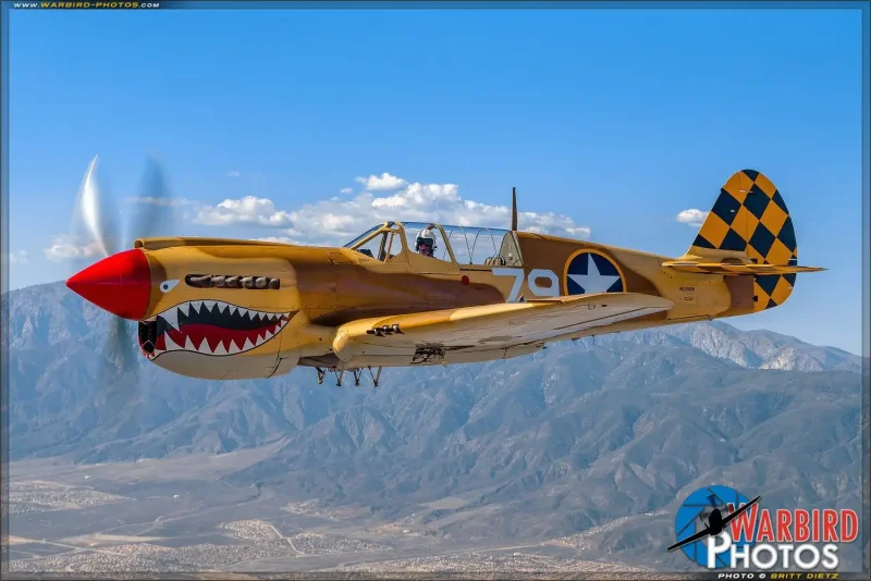 Curtiss p-40 Warhawk в черном