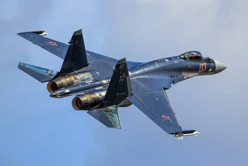 Российский истребитель "Су-35"