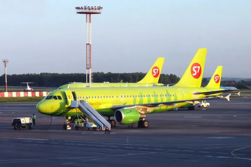 Самолёт s7 Airlines Boeing 737-800