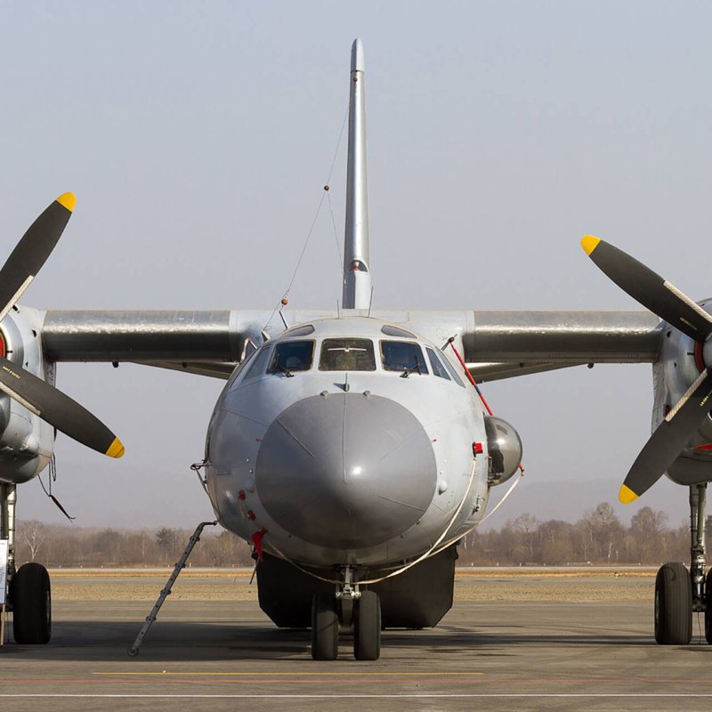 АН-26 военно-транспортный самолёт
