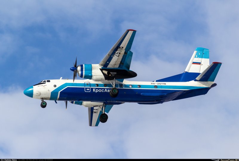 АН 26 100 салон