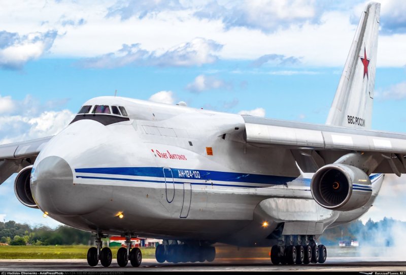 Самолёт Антей АН-124