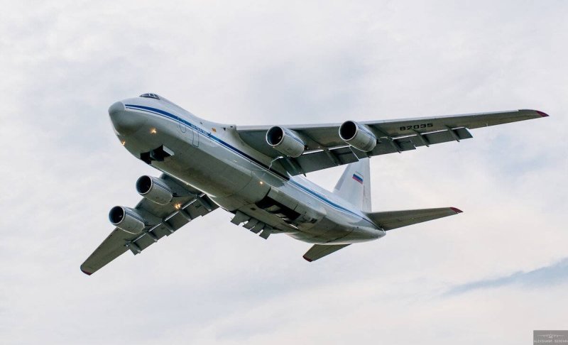 Тяжёлый Дальний военно-транспортный самолёт АН-124