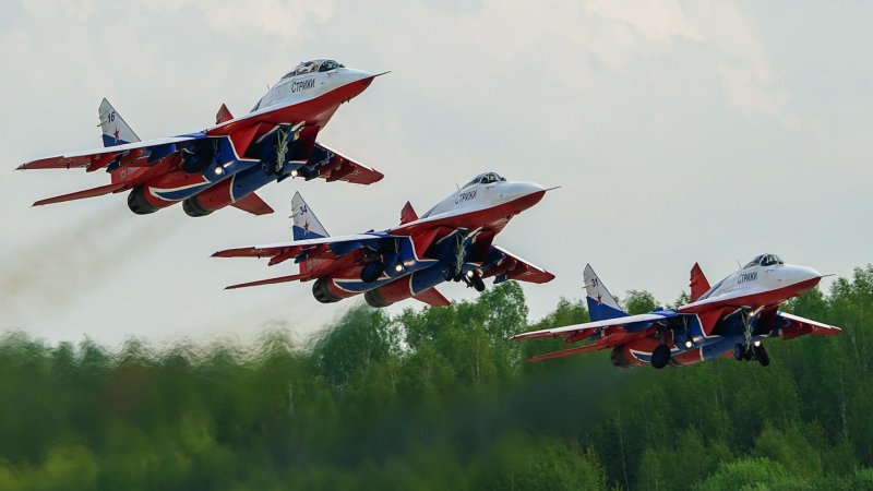 Миг-29 пилотажная группа русские Витязи