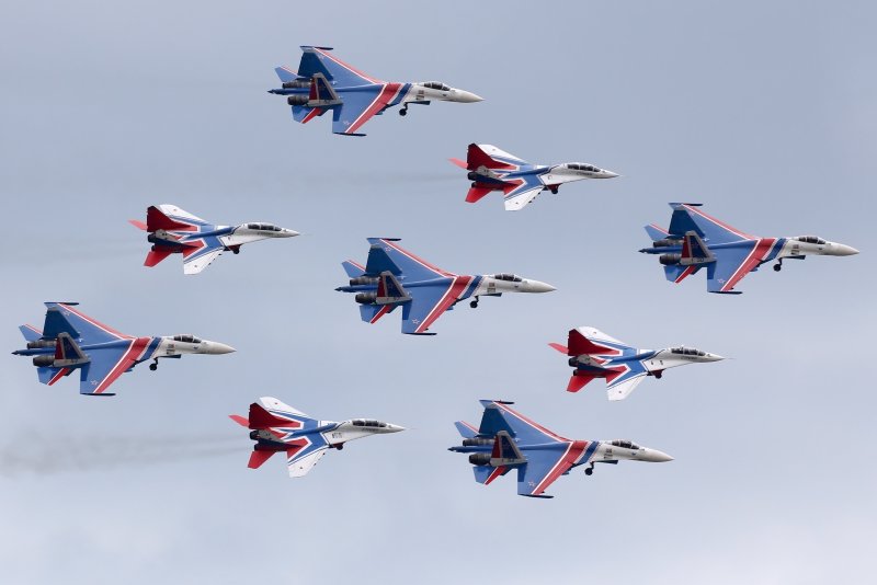 Су-27 пилотажная группа "русские Витязи