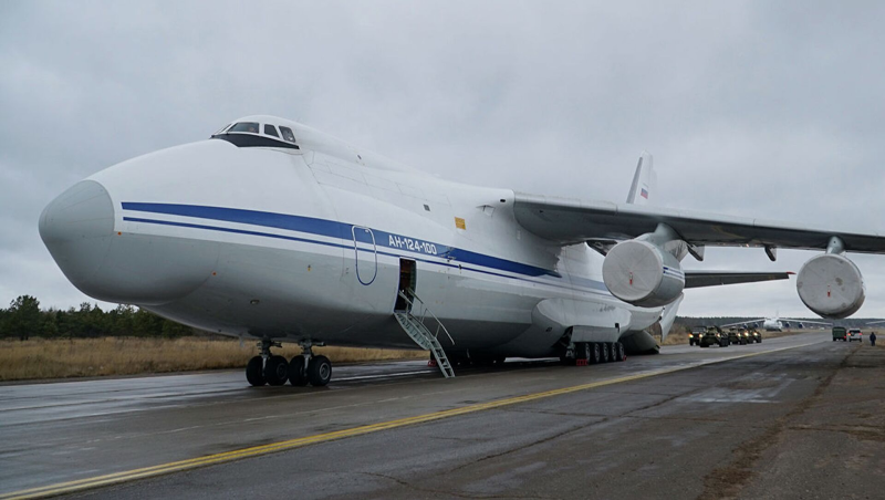 Самолет АН 124 Руслан погрузка