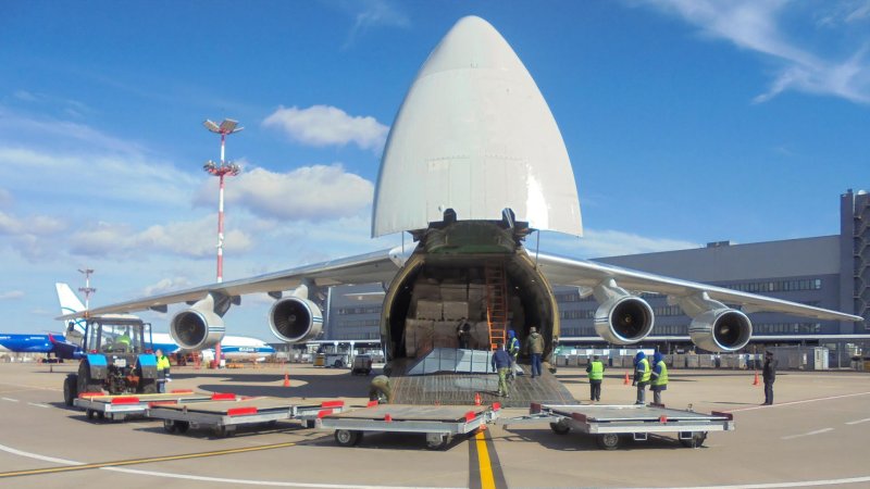 Самолет АН 124 100 Руслан