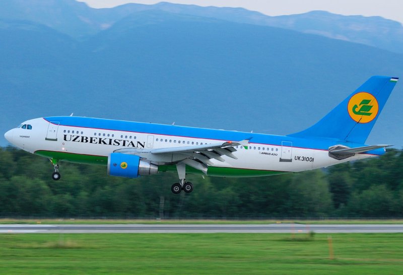 Самолет Uzbekistan Airways