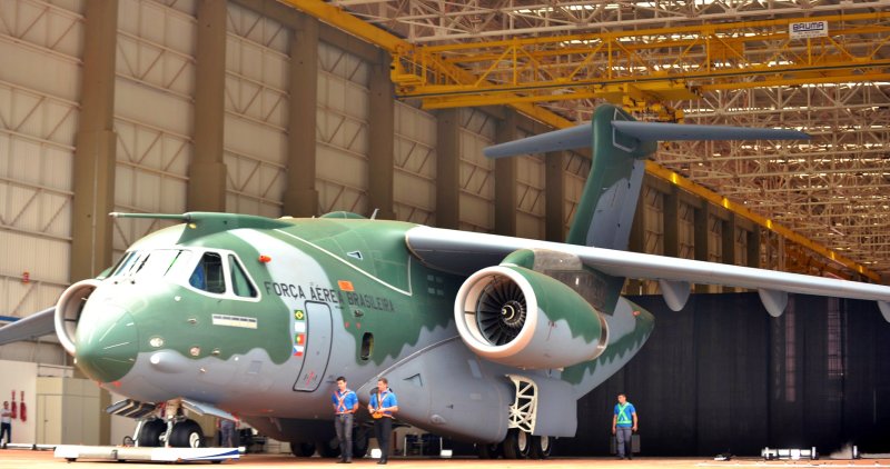 Самолет Embraer Kc-390