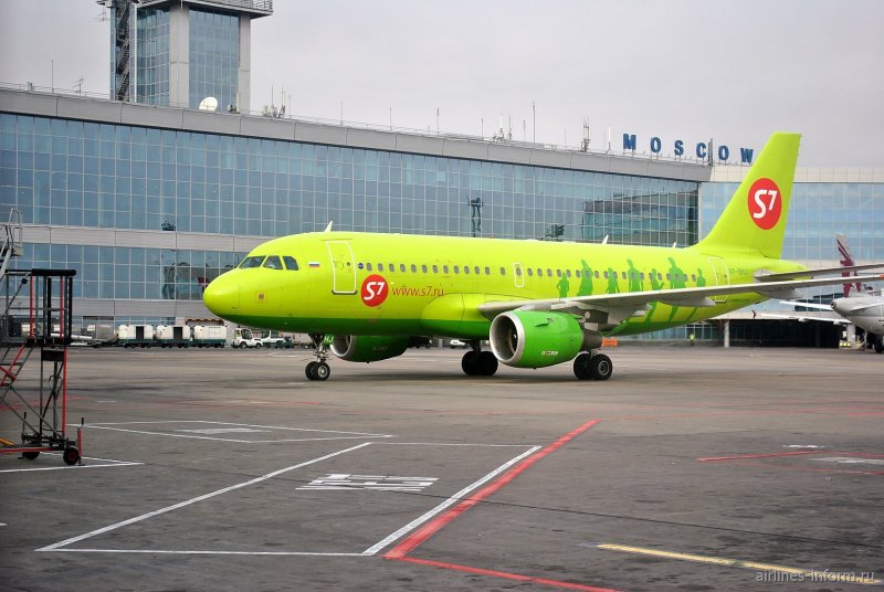 Самолёт Аэробус а319 зелёный