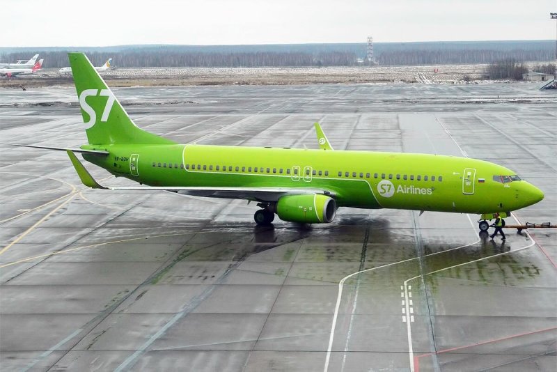 Самолёт Boeing 737 s7