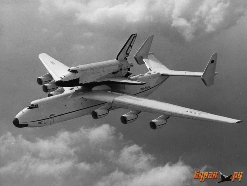 Самолёт АН-225 И Буран
