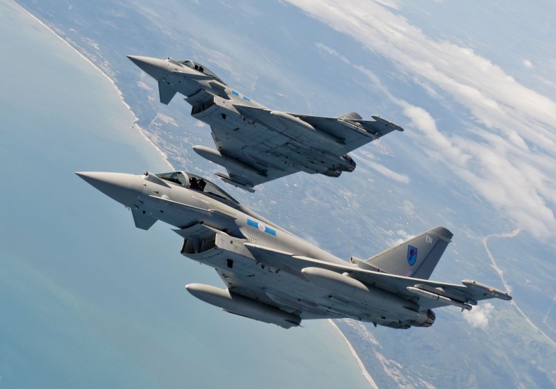 Истребители НАТО Eurofighter Typhoon