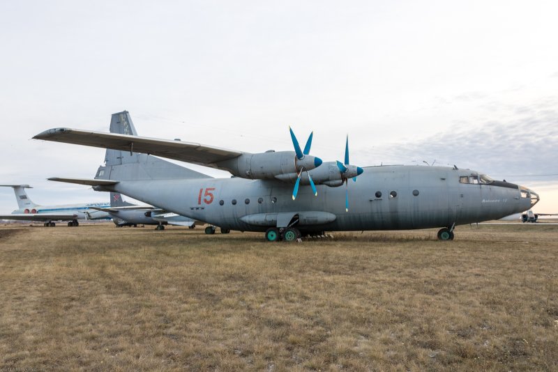 АН-24 военно-транспортный самолёт