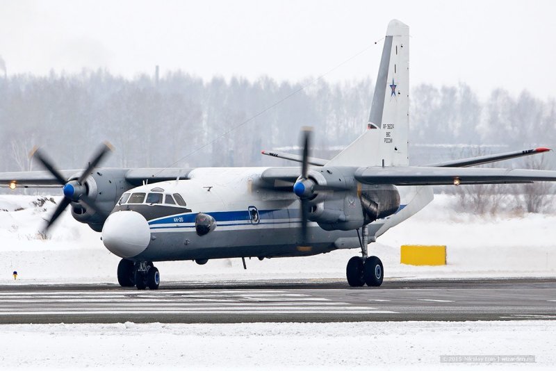 АН-24 военно-транспортный самолёт