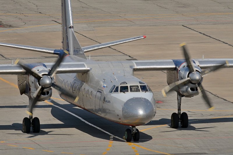 АН-26 транспортный самолёт