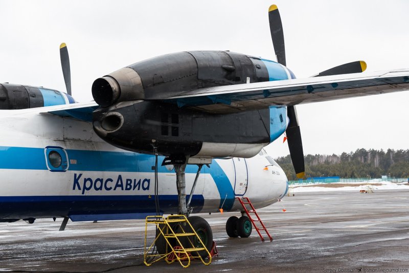 Самолет АН-32