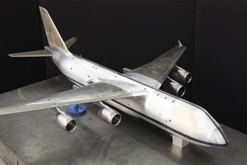 Модель тяжёлого транспортного самолёта «слон»