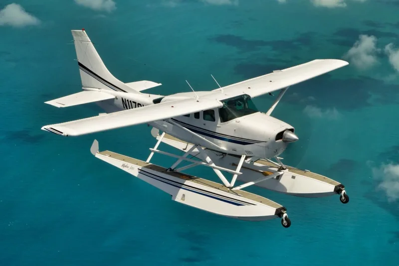 Cessna двухмоторный гидроплан