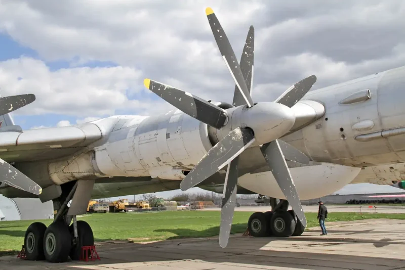 Ту-142 бомбардировщик