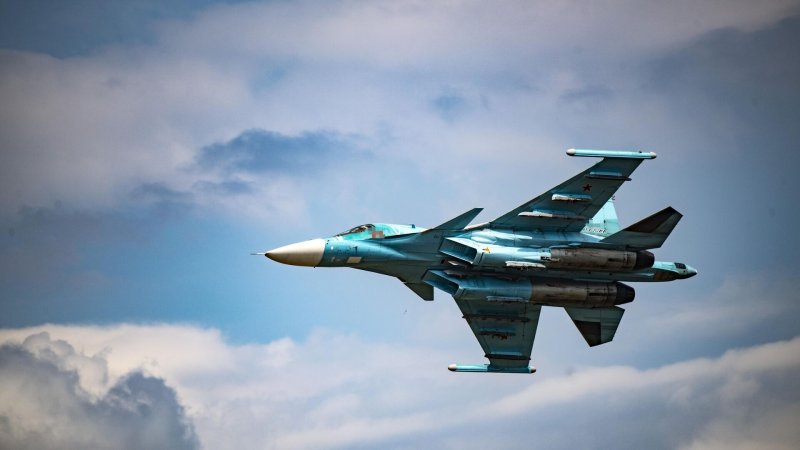 Су-34 двухдвигательный реактивный самолёт фото