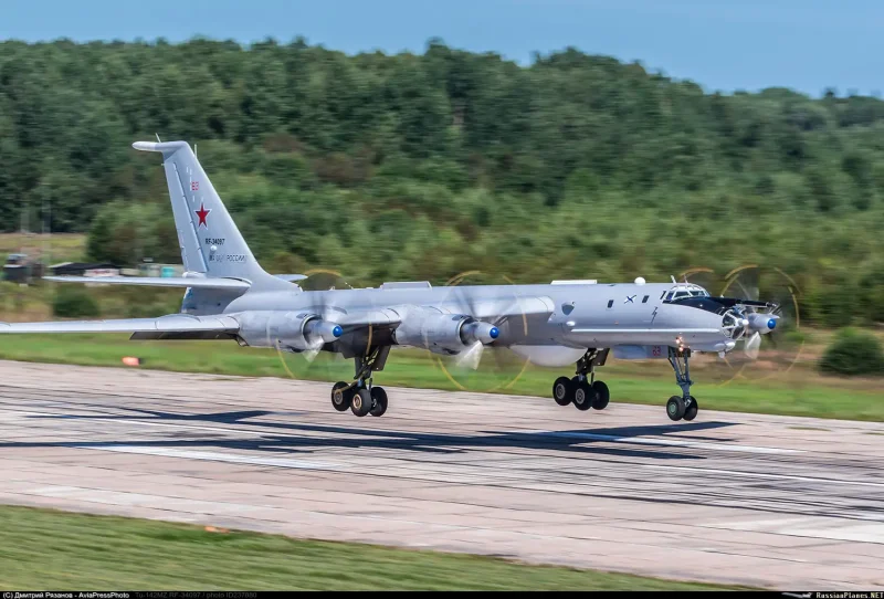 Противолодочный самолет ту-142
