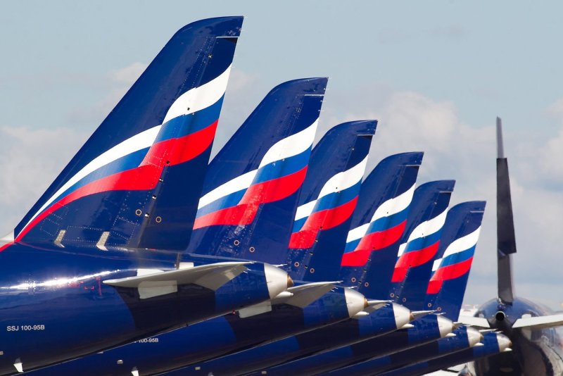 Флаг России на самолете