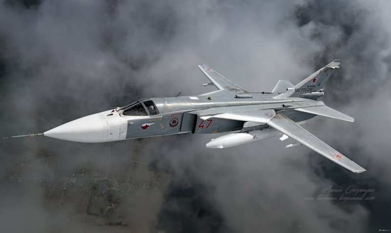 Фронтовой бомбардировщик с изменяемой геометрией крыла Су-24м