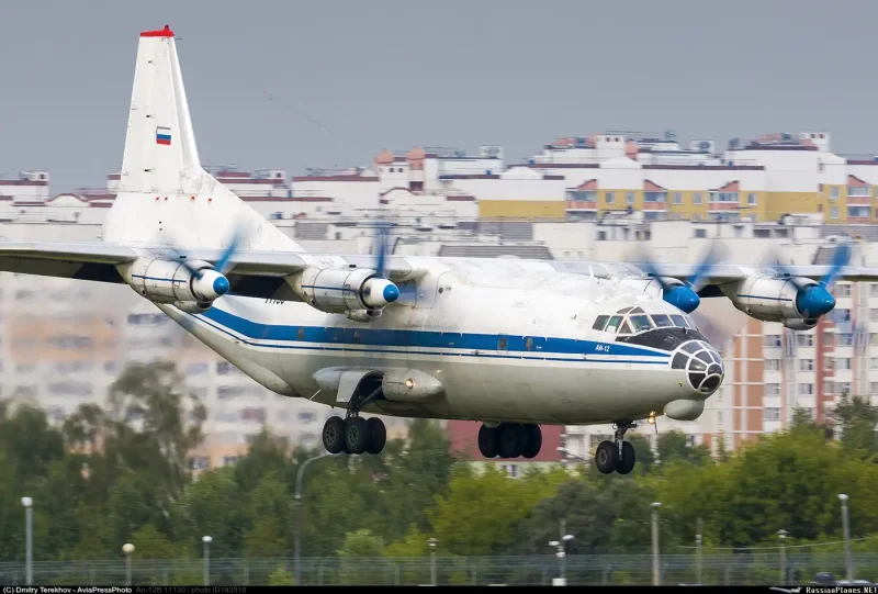 АН-22 военно-транспортный самолёт