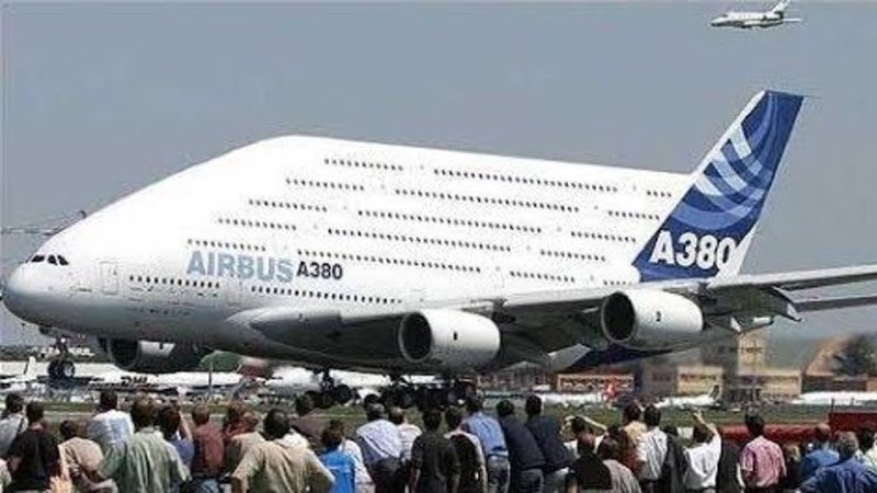 Самый большой самолёт Airbus a390