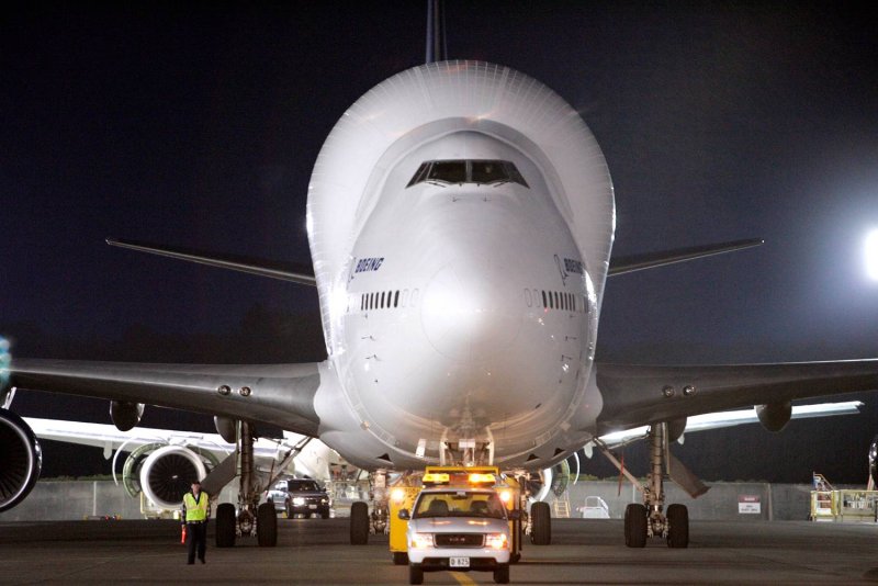 Грузовой самолет Боинг 747