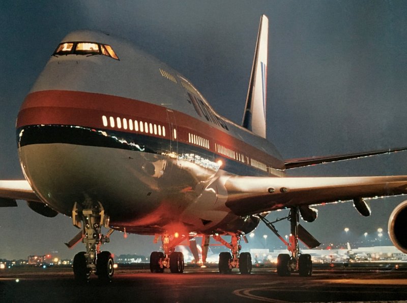 Двухэтажный самолет Боинг 747