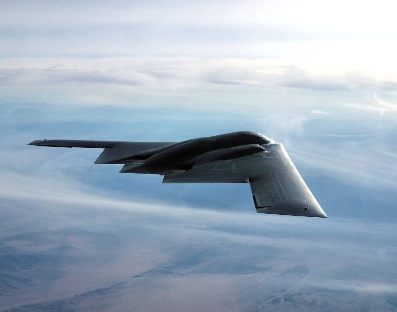 Стелс-бомбардировщик b-2