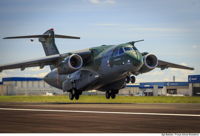 АН-70 военно-транспортный самолёт