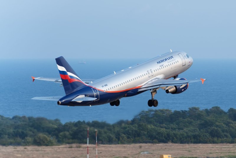 Самолет а320 Аэрофлот в небе